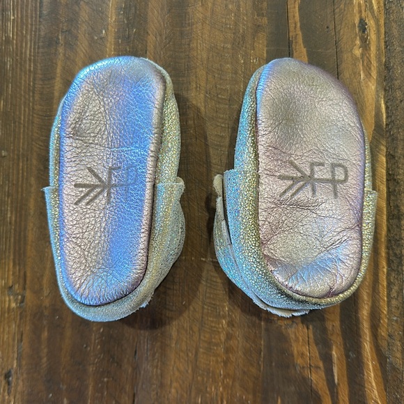 Freshly picked Mary Jane glitter moccasin-size 3 - good condition - Picture 2 of 4